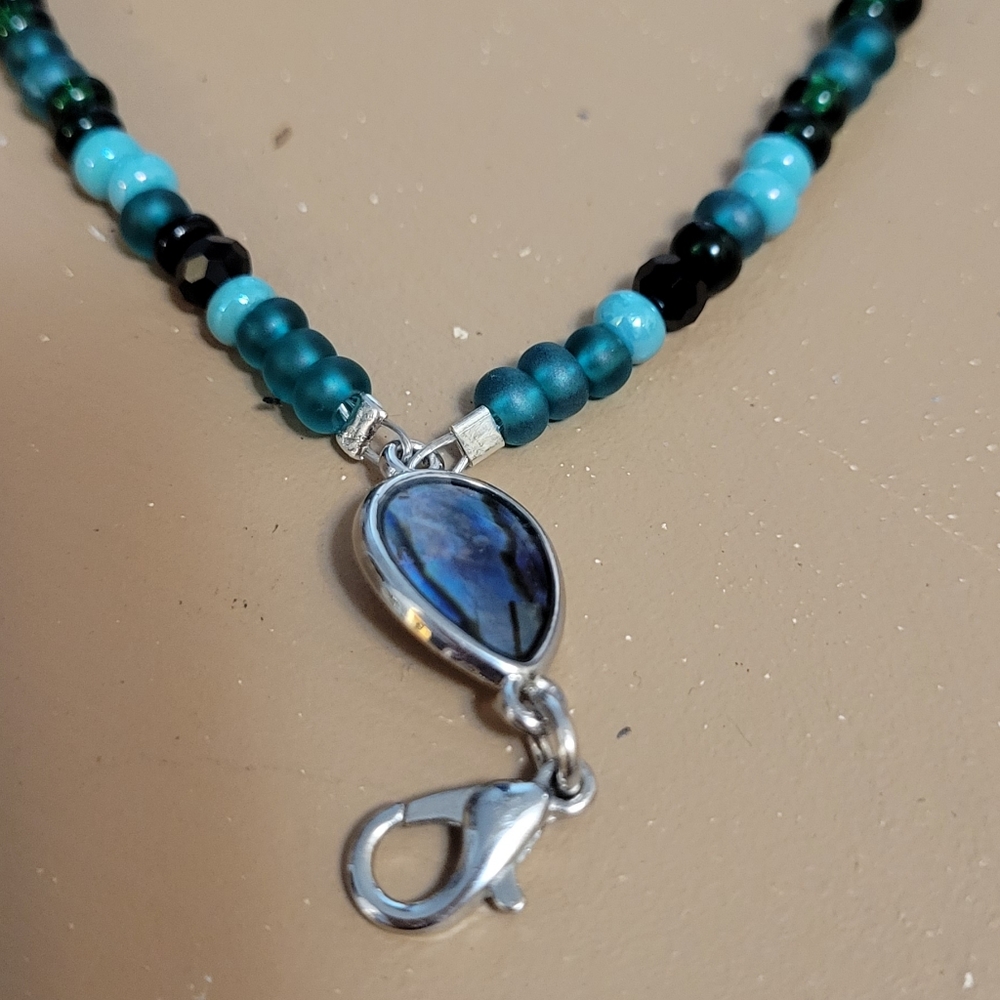 Beaded wristlet keychain